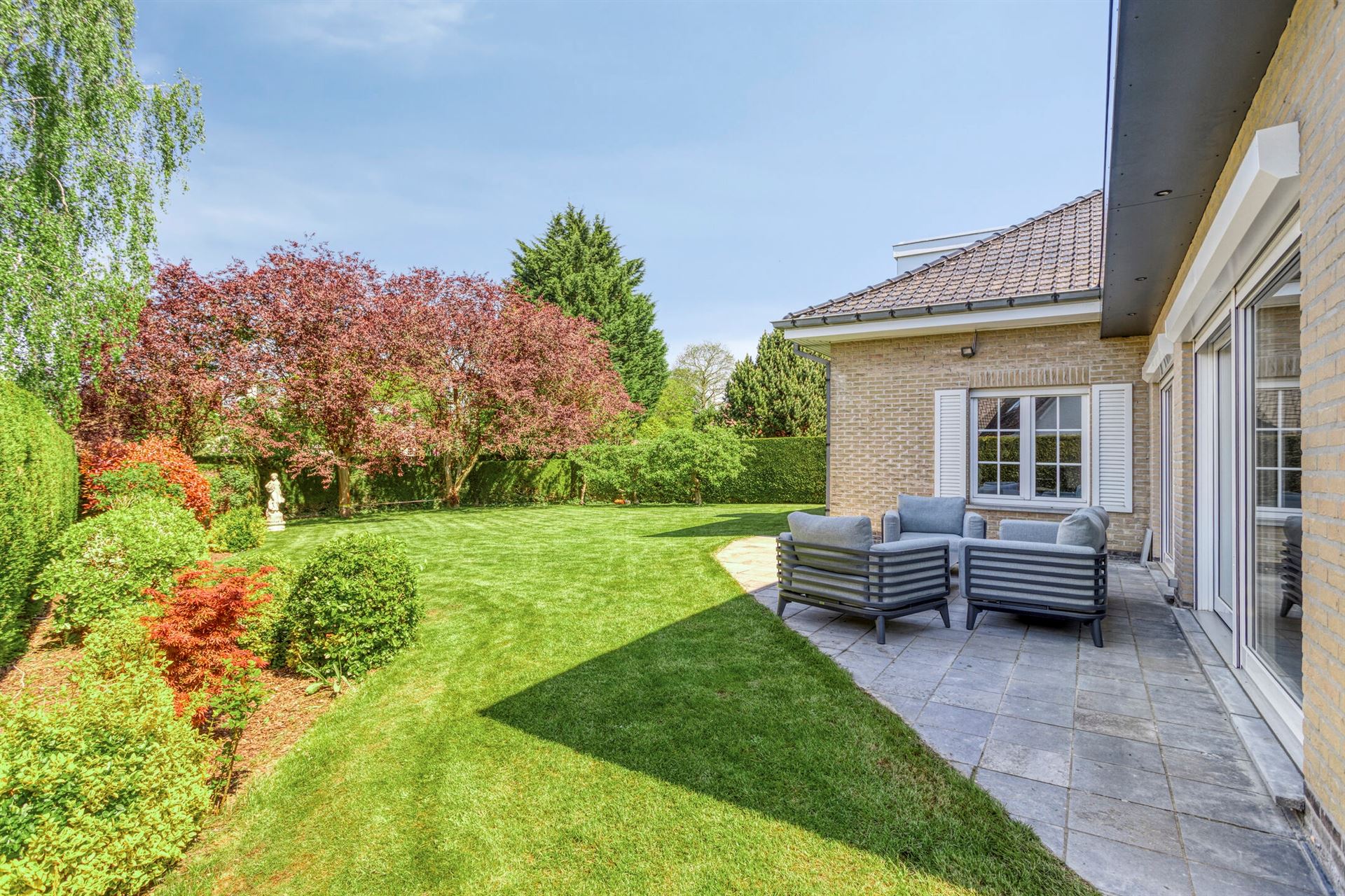 Prachtig gerenoveerde villa op mooi perceel foto 34