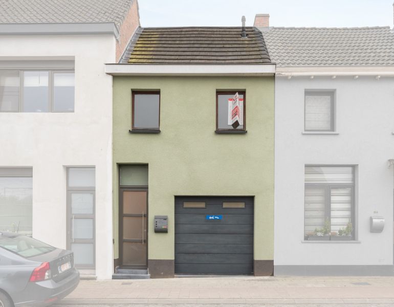 Instapklare woning met garage - 3 slpkmrs! foto {{pictureIndex}}