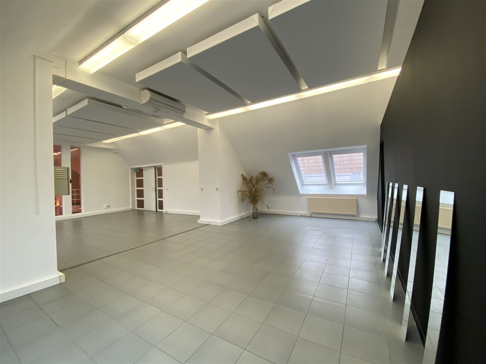 Bureauruimte op commerciële locatie  foto 4