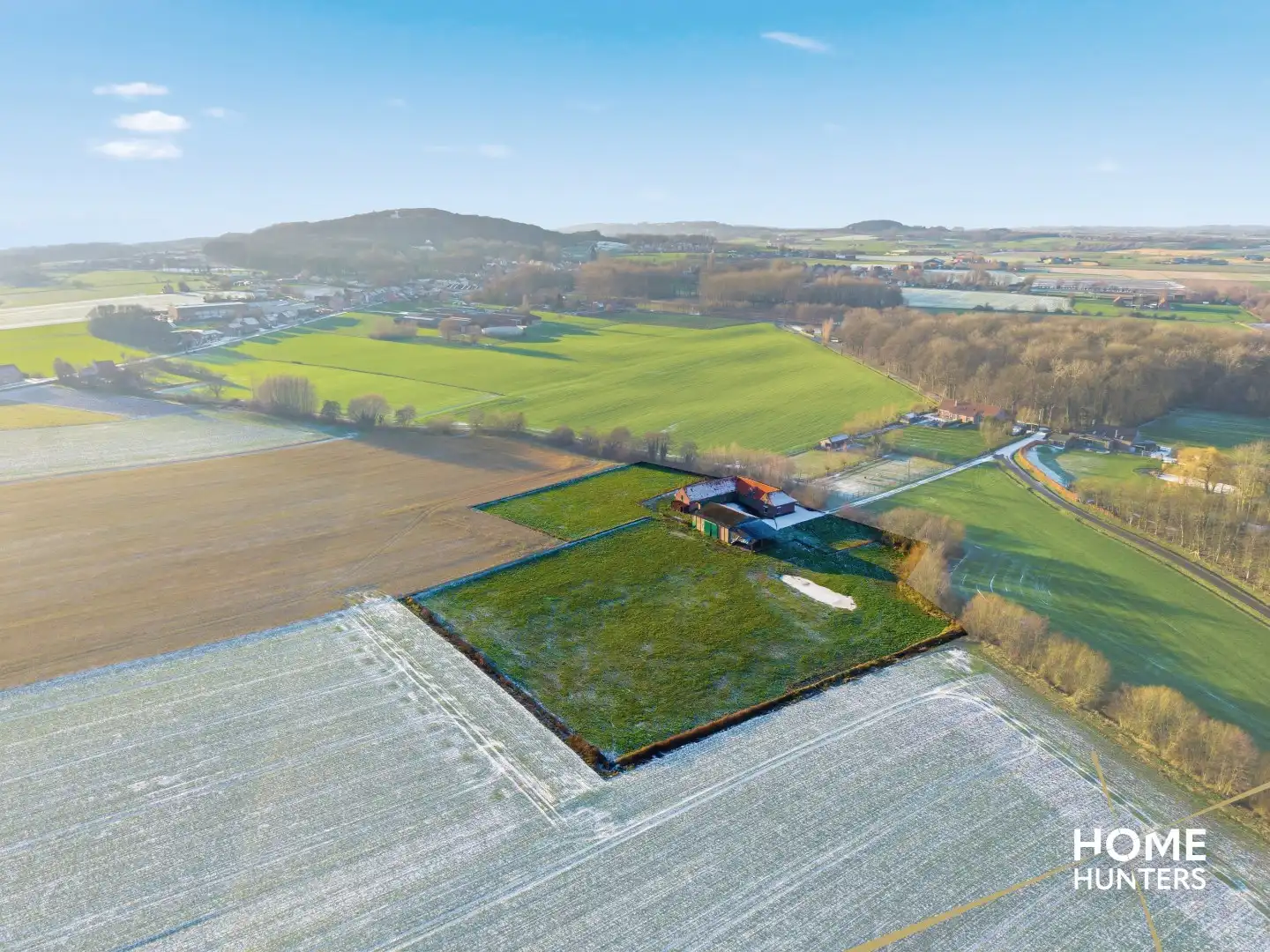 Unieke te renoveren hoeve op 14.188 m² met adembenemend zicht op de Kemmelberg foto 13