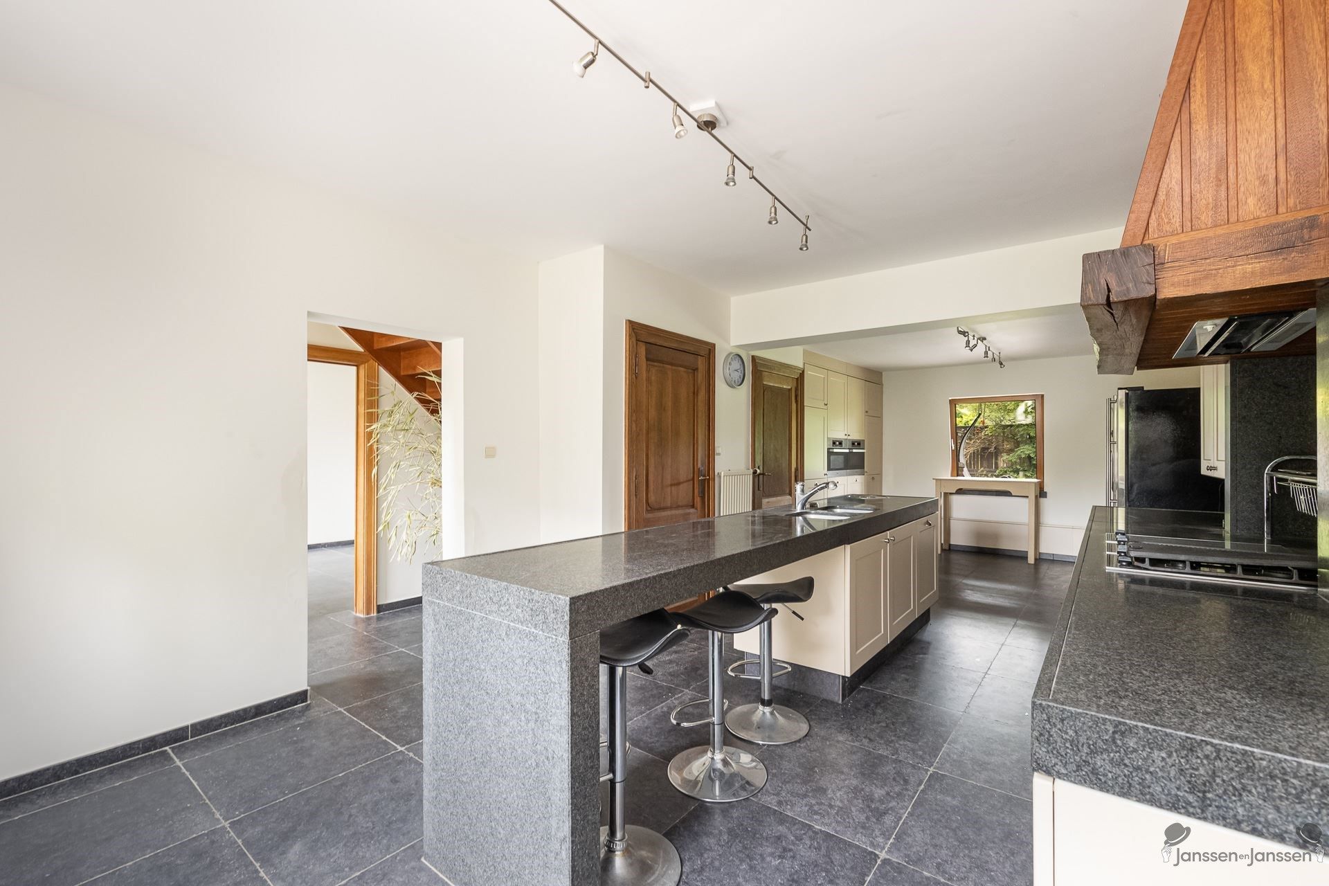 Uniek landhuis,4 slaapkamers, bijgebouwen op een perceel van 2200m² in het groen te Begijnendijk foto 16
