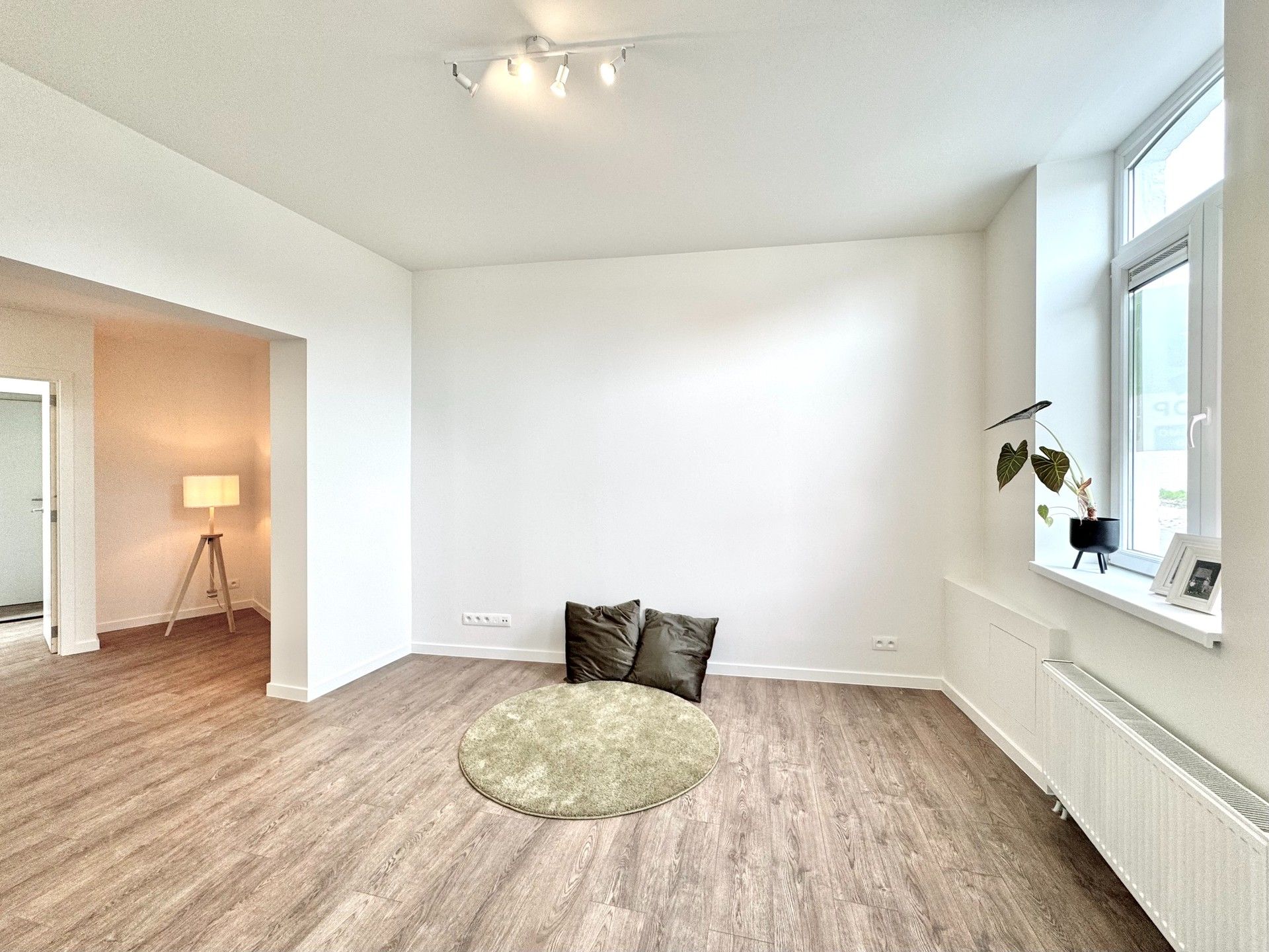 GERENOVEERDE WONING MET 3 SLPKS, TERRAS EN PARKING foto 5