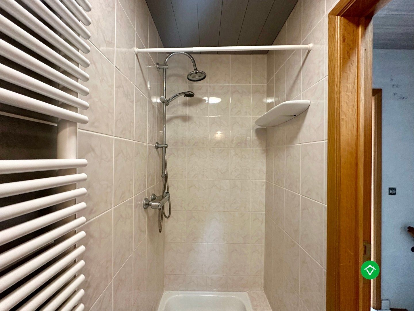 Ruim duplexappartement met terras en garage nabij centrum Roeselare foto 9