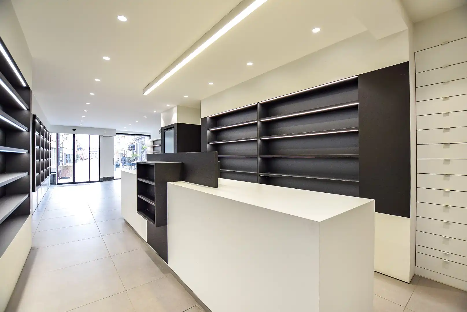 Kwalitatief afgewerkte woning met handelsruimte (536m² bewoonbaar) op een toplocatie. foto 8