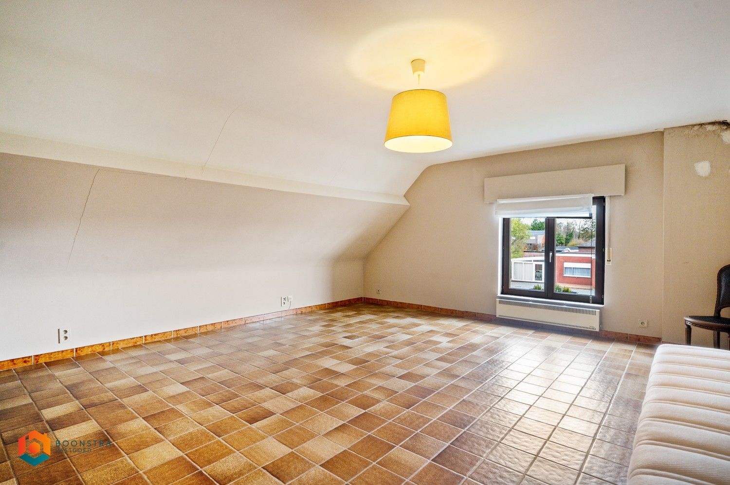 Te renoveren woning met 4 slpkrs en magazijn van 360m² op ruim perceel van 5730m² foto 17
