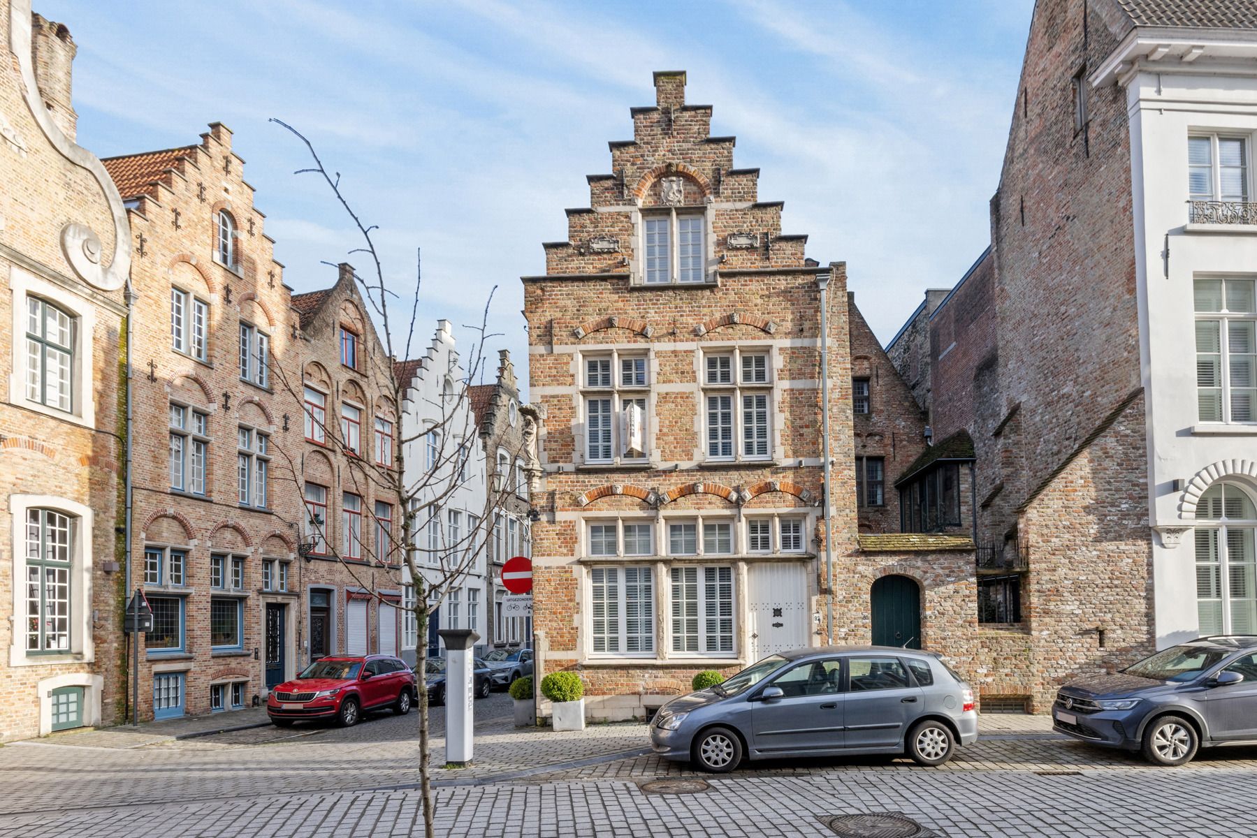 Hoofdfoto van de publicatie: Huyze Vossensteert: Prachtig gerestaureerd herenhuis in Brugge