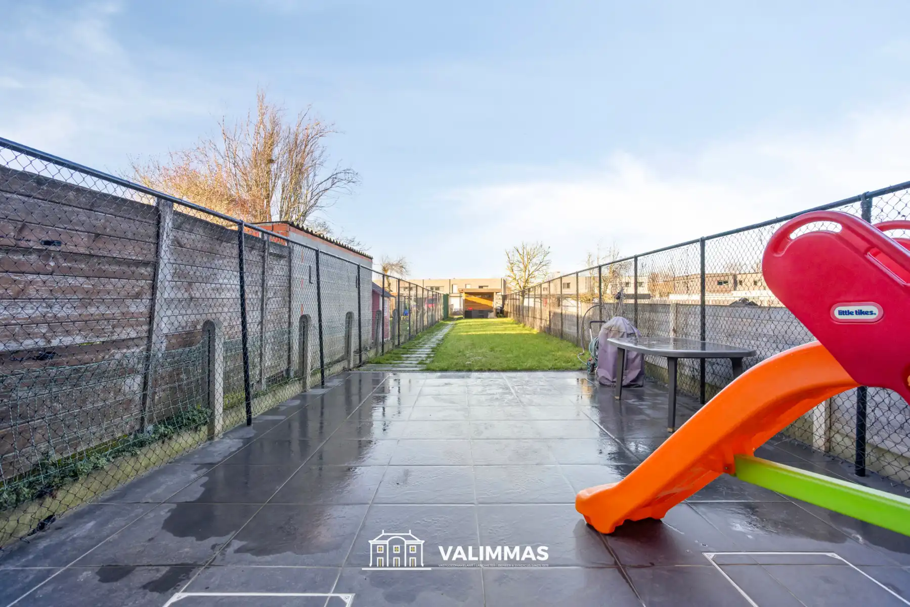 Totaal gerenoveerde woning met parking en mooie tuin... foto 9