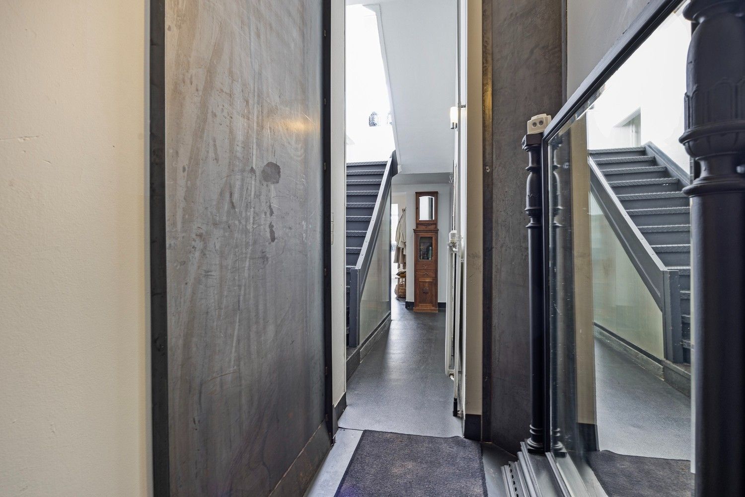 Charmante woning met industriële toets in het hart van Lanaken foto 15