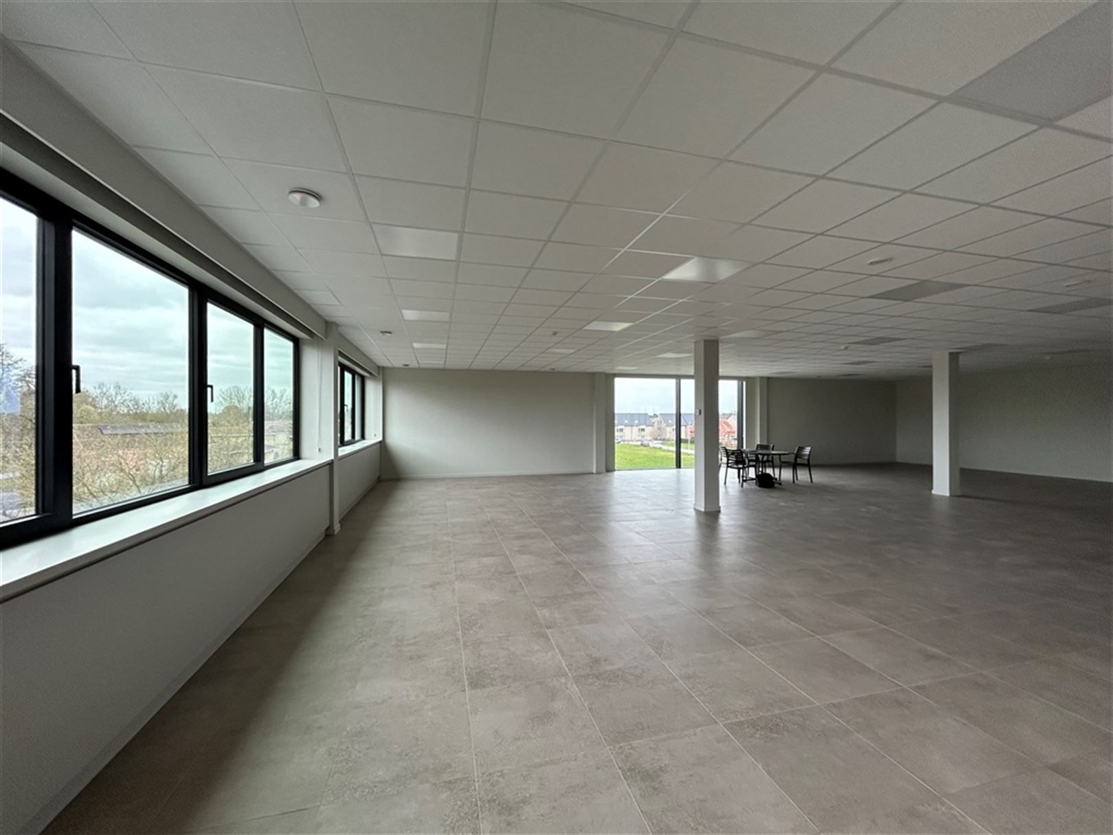 Kantoorgebouw foto 4