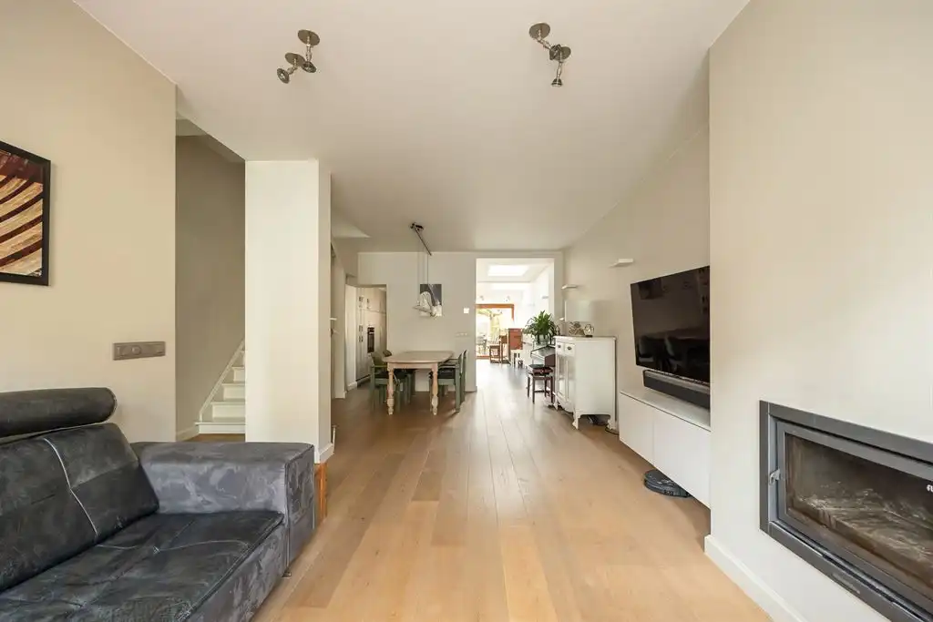 Ruime gezinswoning in rustige, residentiële buurt foto 2