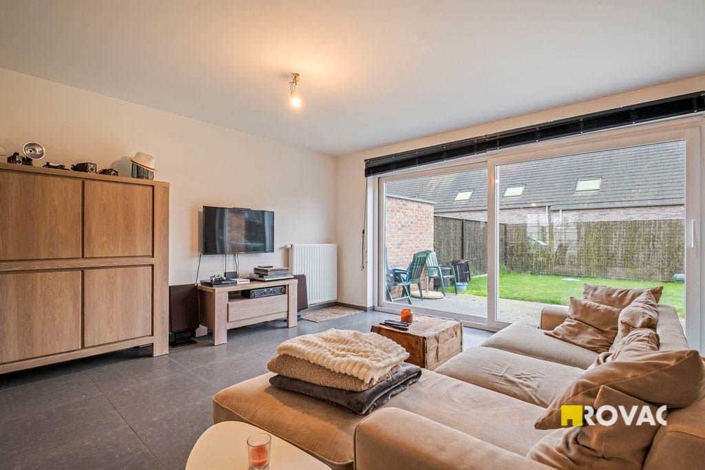 Zeer recente en ruime woning met 4 slaapkamers, garage en tuin foto 3