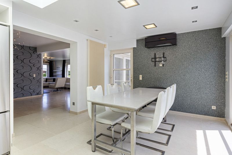 Luxueuze en instapklare woning met garages en tuin foto 8