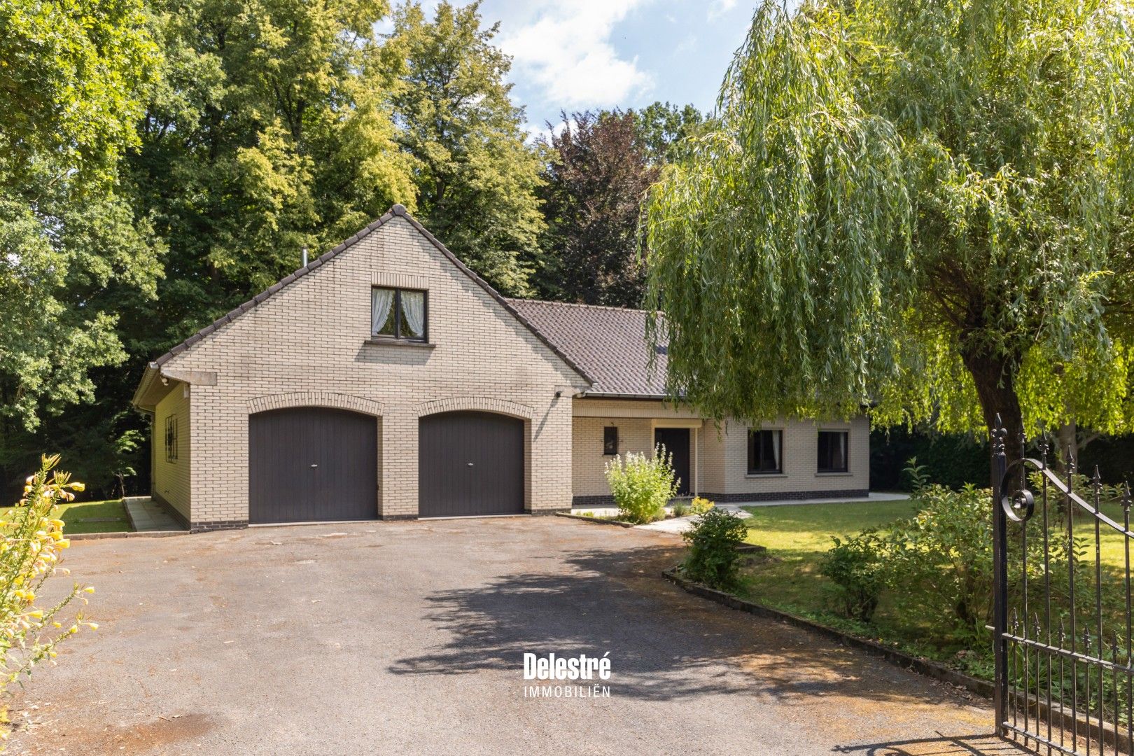 TIJDLOZE VILLA OP 3.317 M2 BOIS DE STRIHOUX foto {{pictureIndex}}