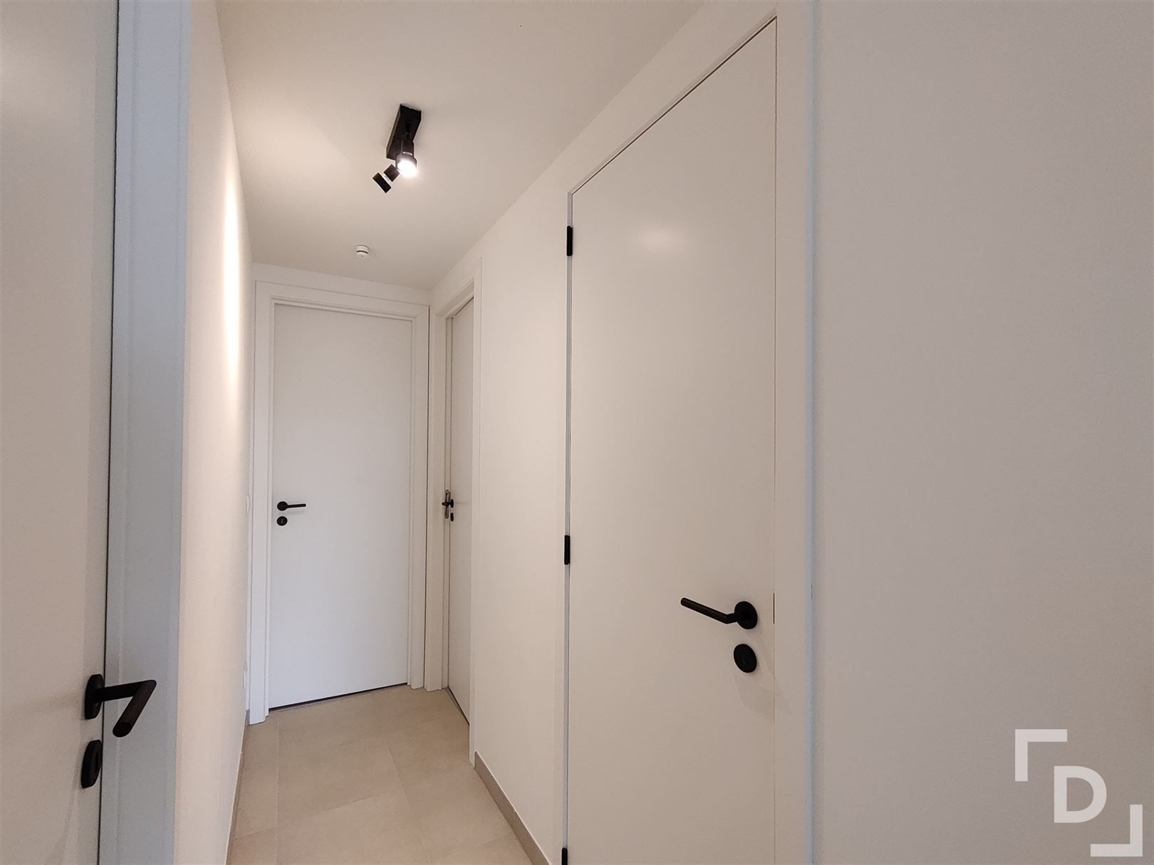 Appartement met ingebouwde kasten en parkeerplaats in Ieper. foto 13