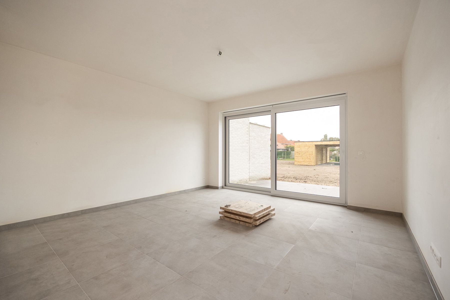 Halfopen woning met 3 slaapkamers en carport/fietsenberging op perceel van ca 320m² foto 9