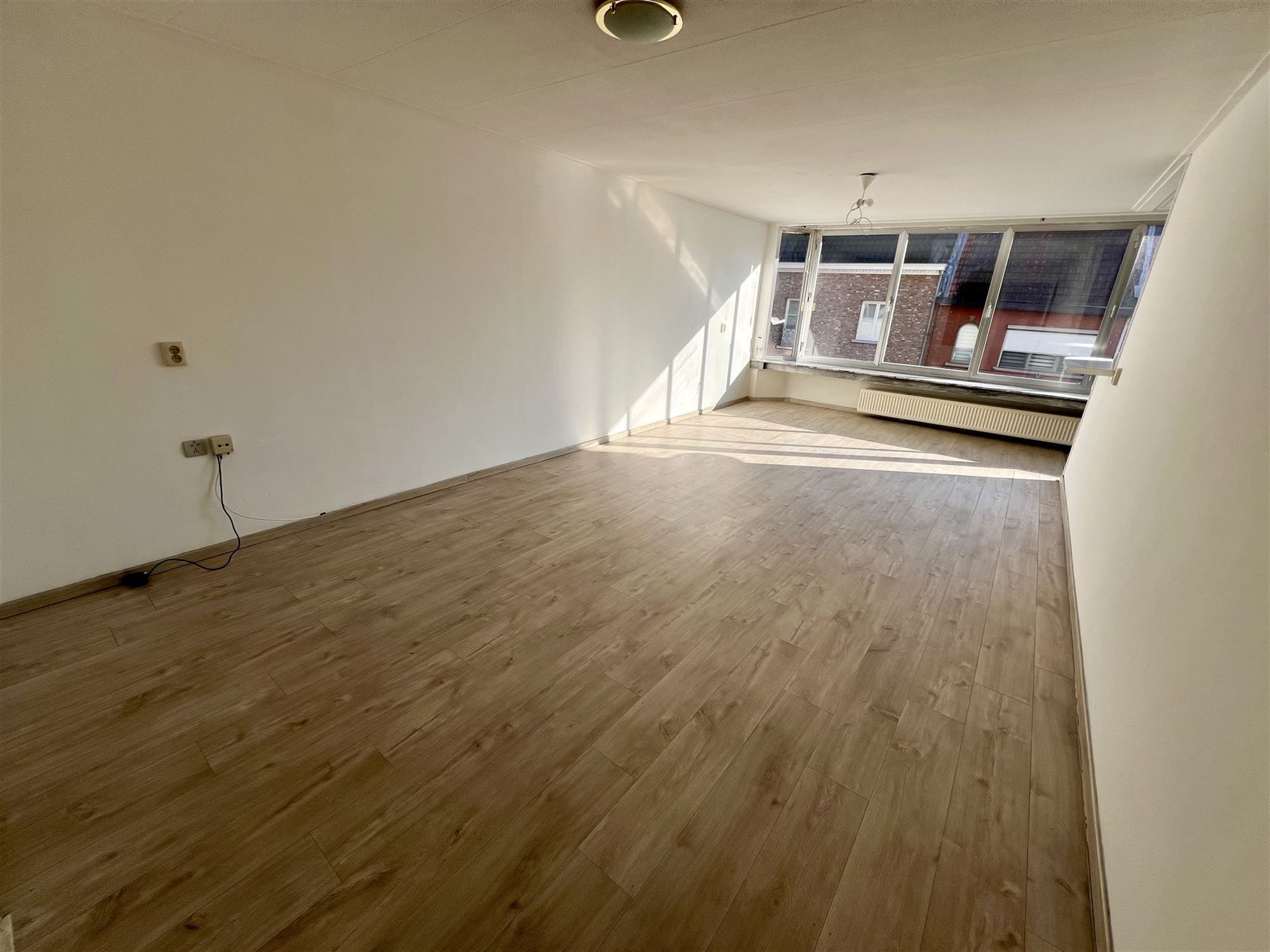 Ruim 2-slaapkamer appartement met overdekte garage. foto 6