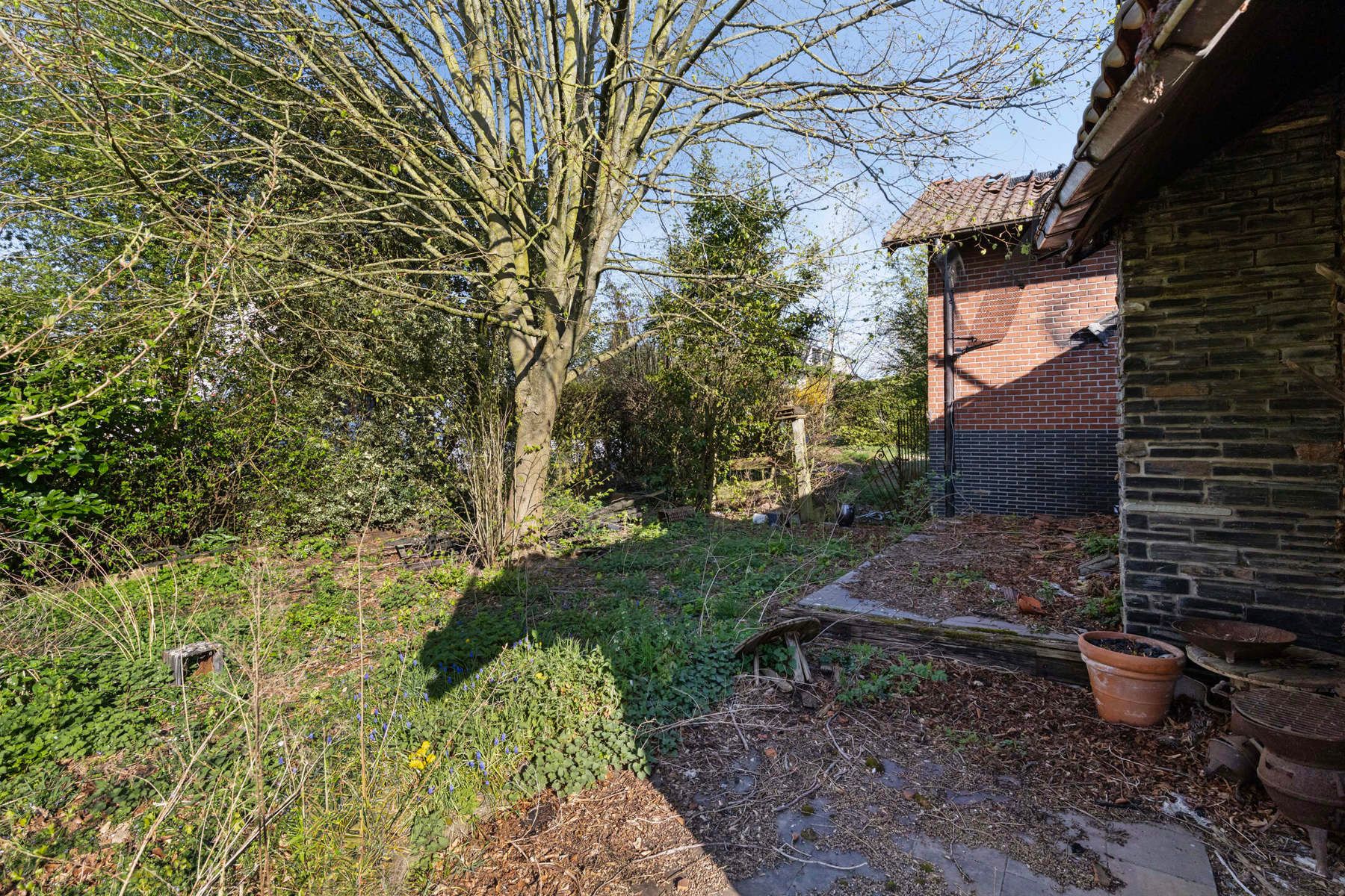 Uitzonderlijk perceel bouwgrond met afgebrande woning foto 4