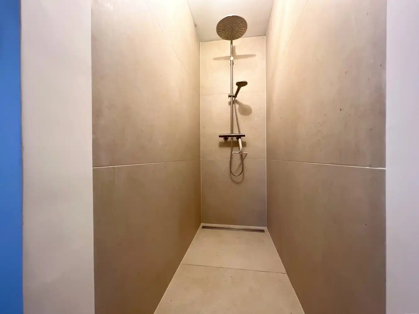 Kwalitatief vernieuwde woning met zonnige tuin (1004m²) foto 10