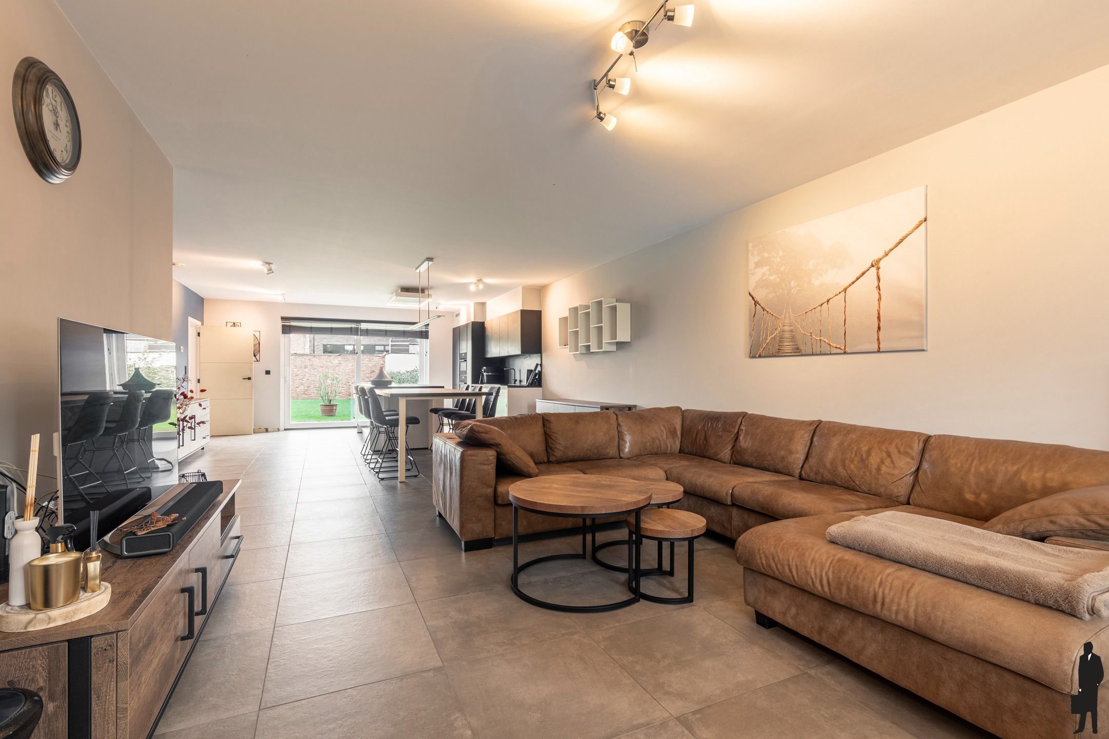 Recente gezinswoning met 5 slpks in rustig woonerf foto 3