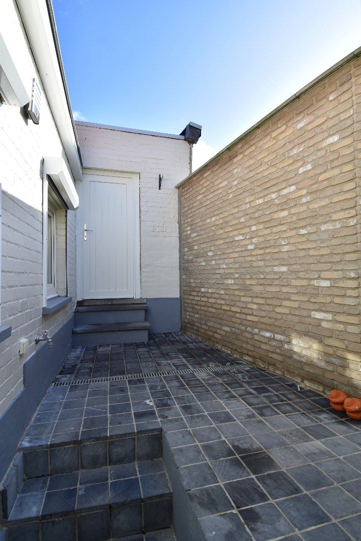 Halfopen bebouwing met 2 slaapkamers, garage en gezellig zonneterras te koop in Bellegem foto 12