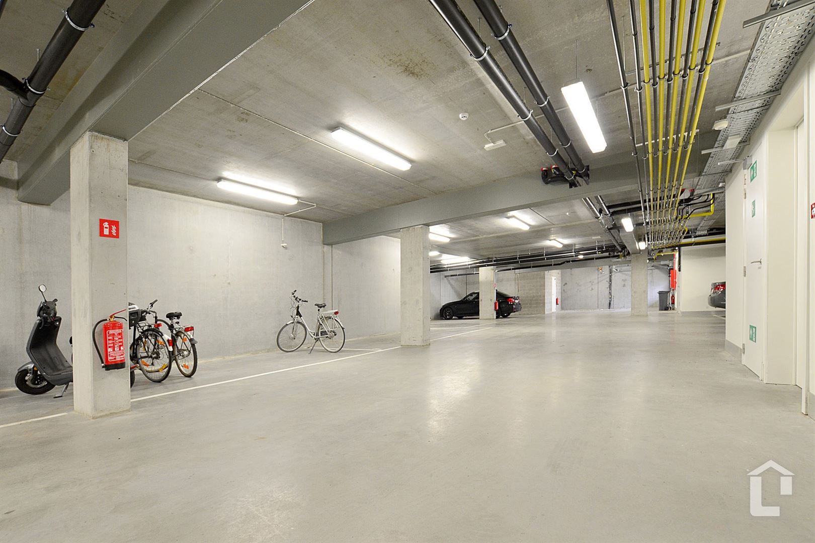 Lichtrijk nieuwbouwappartement met terras en tuin foto 15