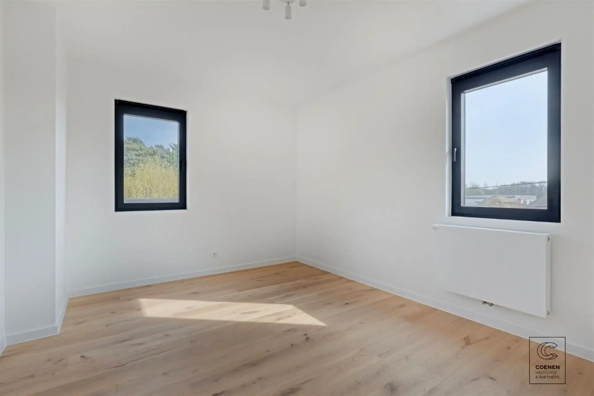 Prachtig gerenoveerde woning met 4 slpk's en riante tuin! foto 18