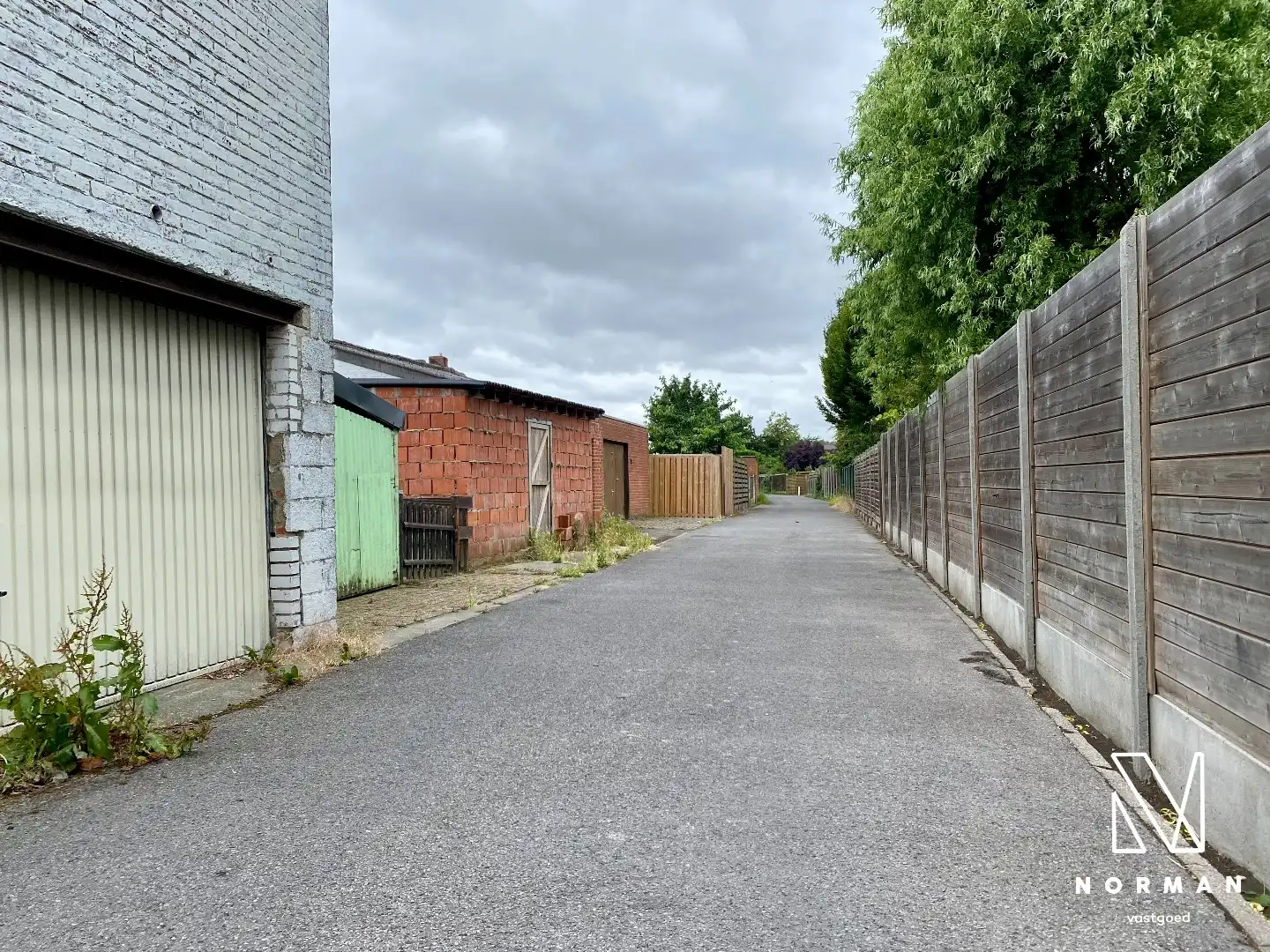 Instapklare woning met grote garage en uitweg in Harelbeke! foto 21