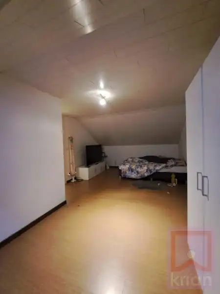 Ruim duplexapp met 3 slaapkamers, 2 auto staanplaatsen en tuin. foto 9