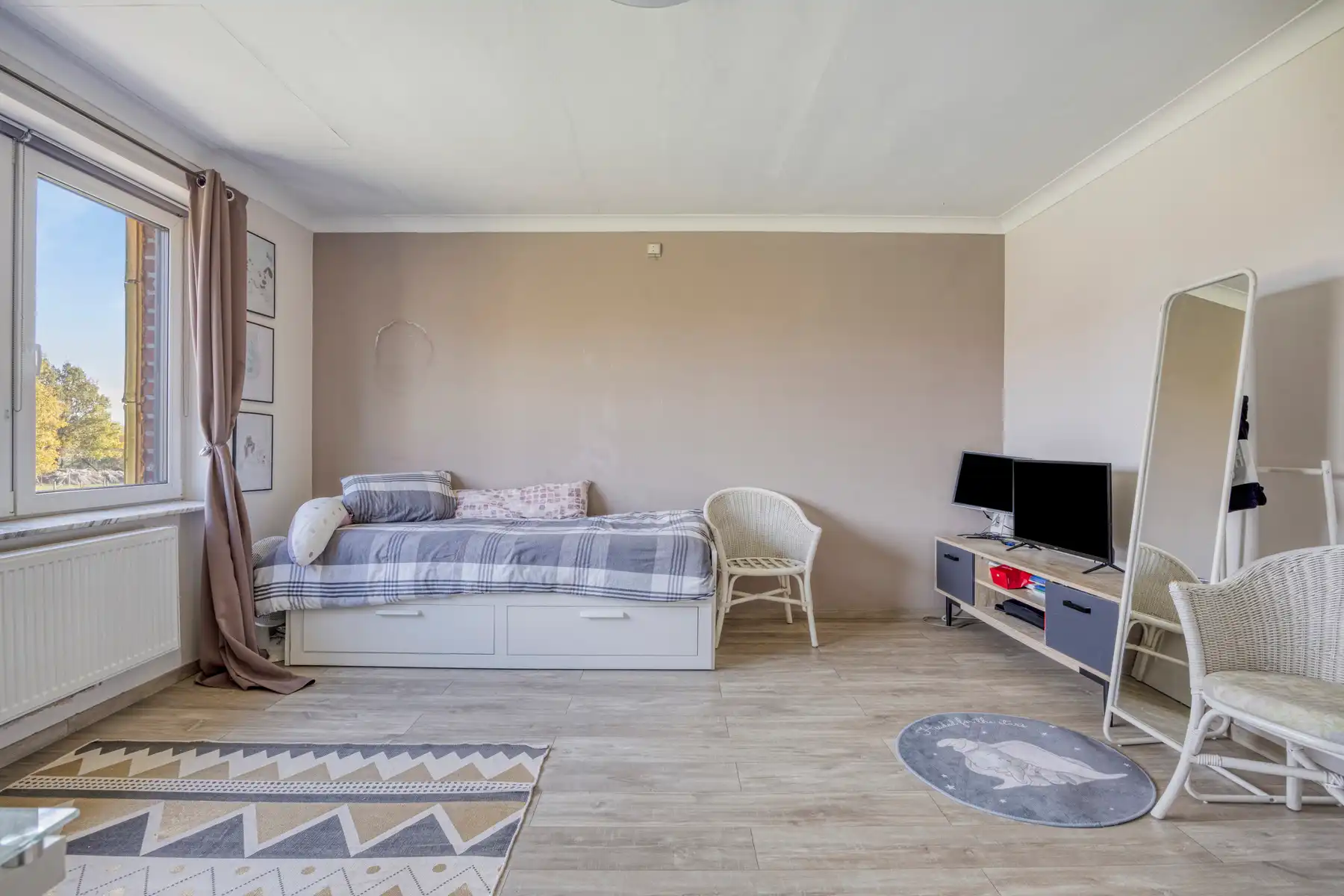 Gerenoveerde woning met 6 slaapkamers foto 24