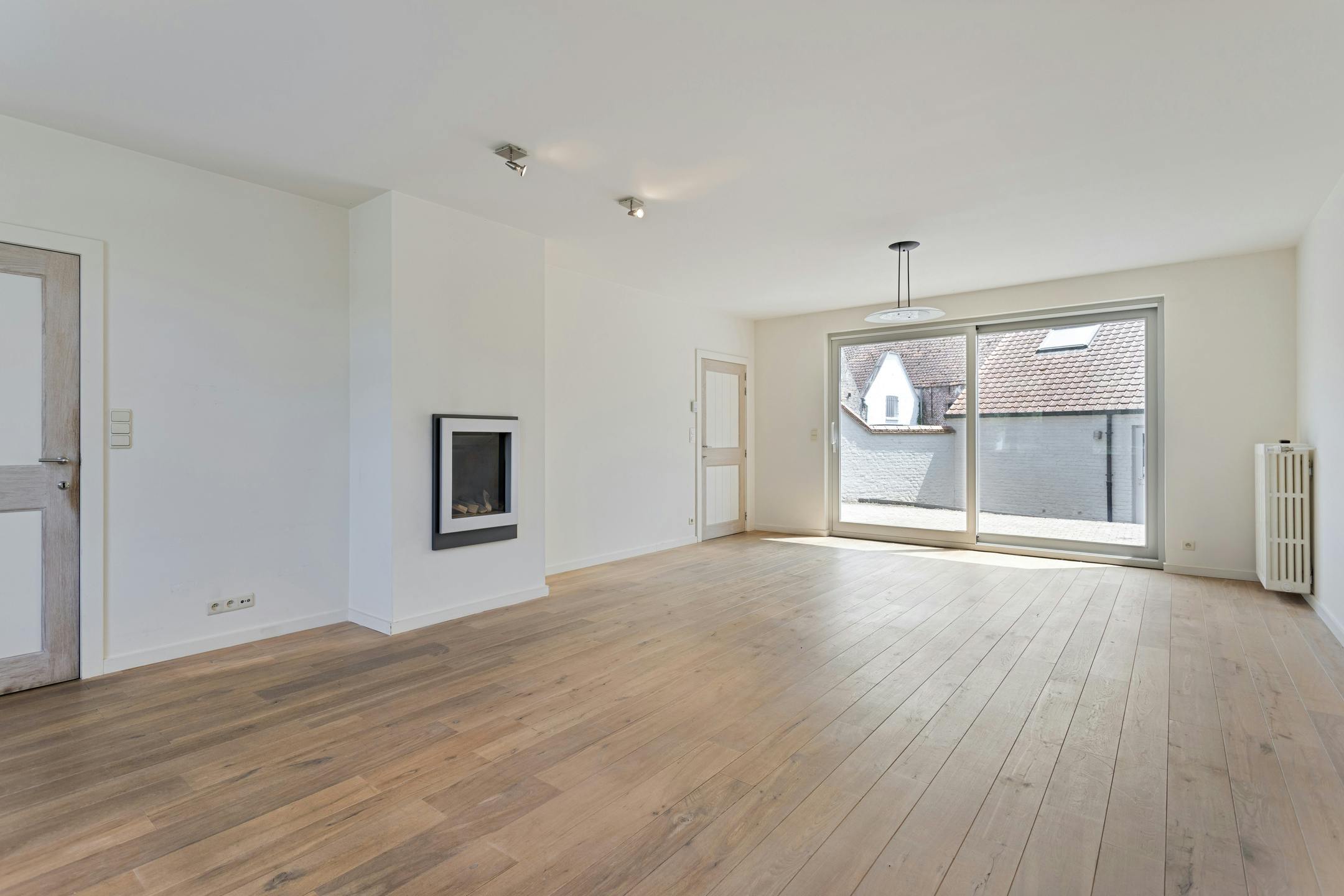 Hedendaags huis met 3 slaapkamers & garage in hartje Damme foto 8