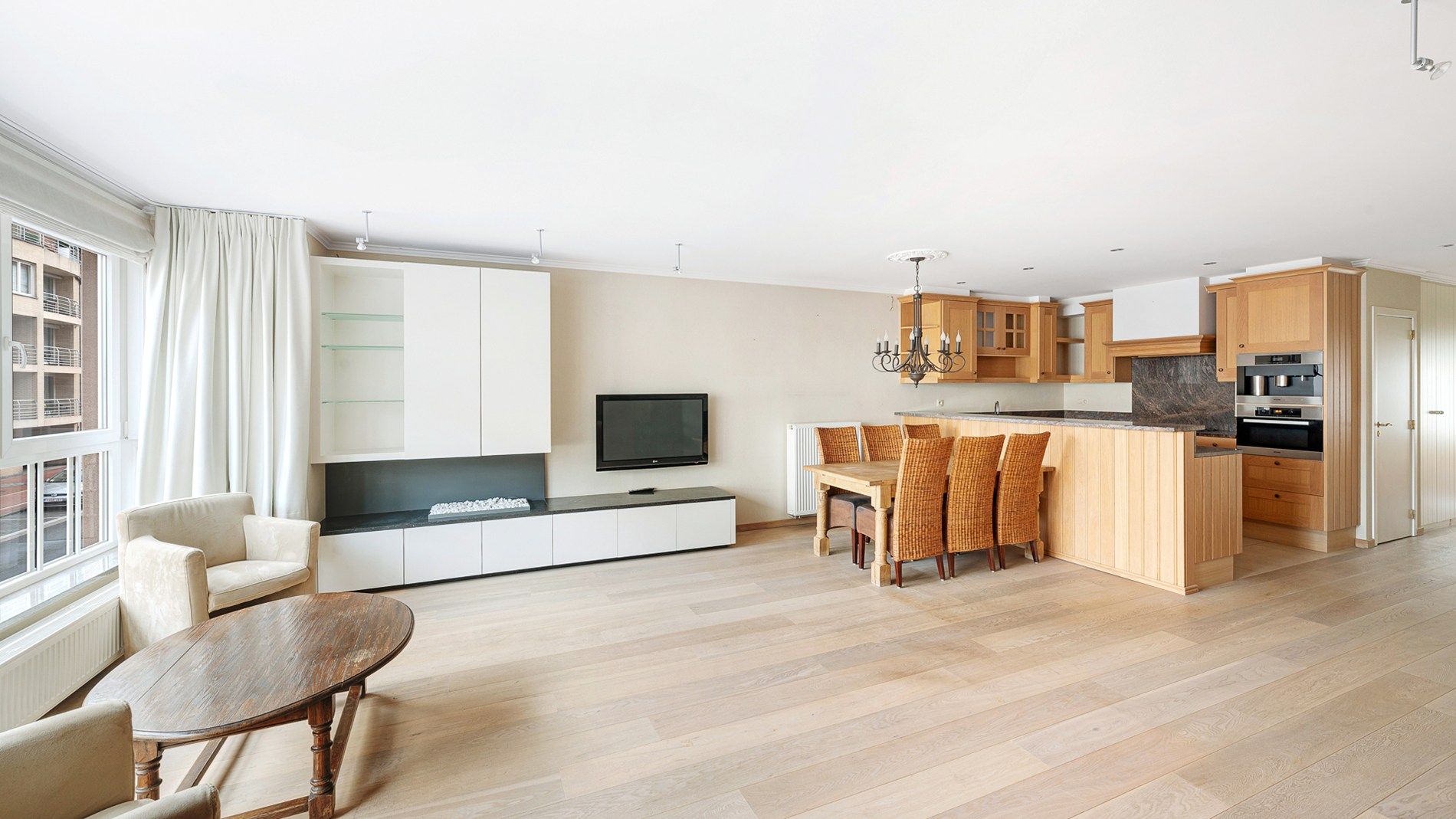 Ruim appartement (100m²) met zongericht terras foto 4