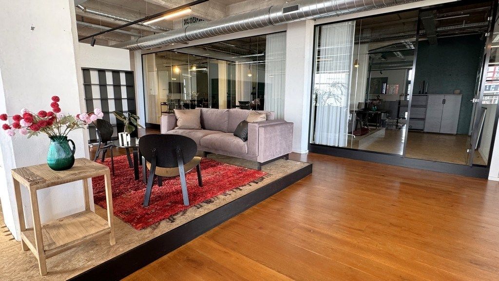 Hip loftkantoor te huur in Handelsdokcenter in Gent foto 3