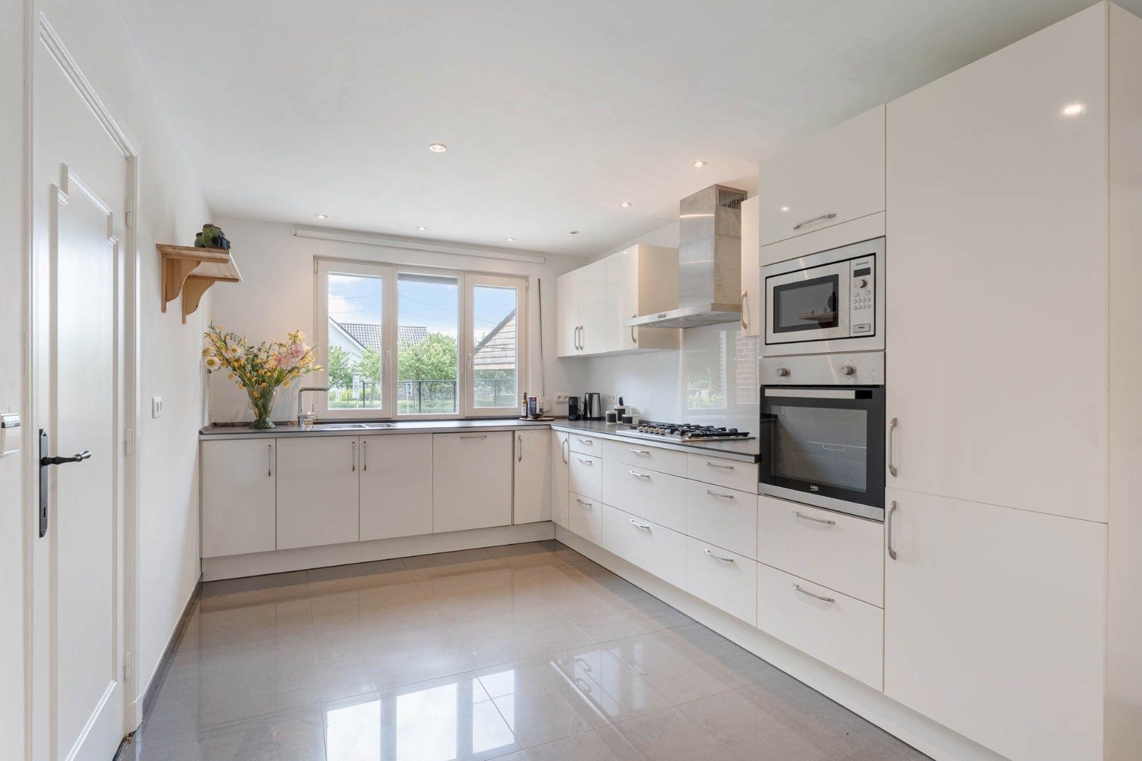 Stijlvol gerenoveerde gezinswoning op een perceel van 5a65ca te Geistingen, een gehucht van Kinrooi!  foto 15