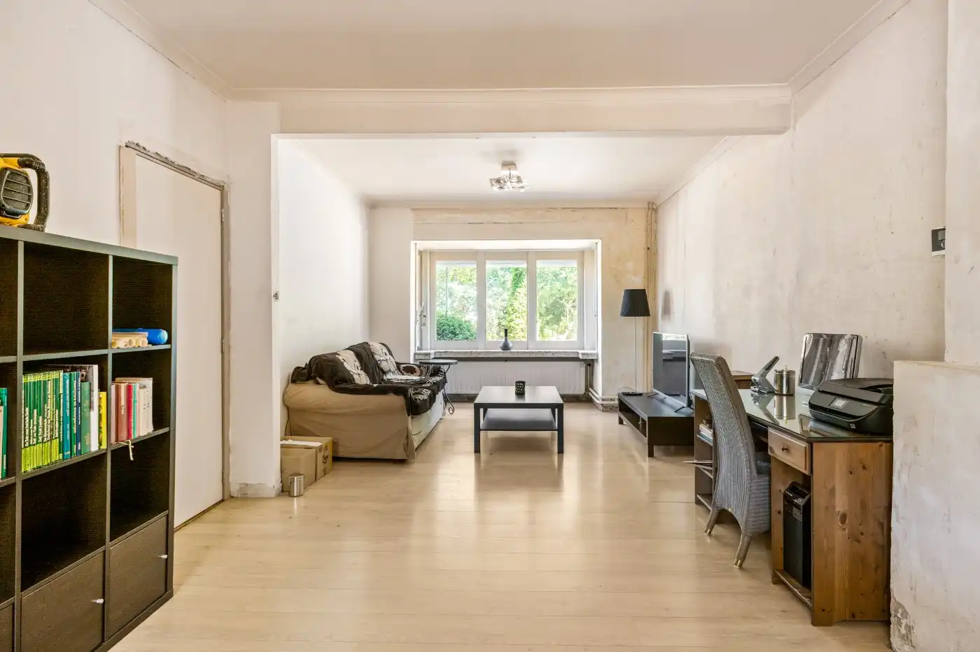 Charmante, te renoveren woning met 2 slpk., garage en tuin foto 5