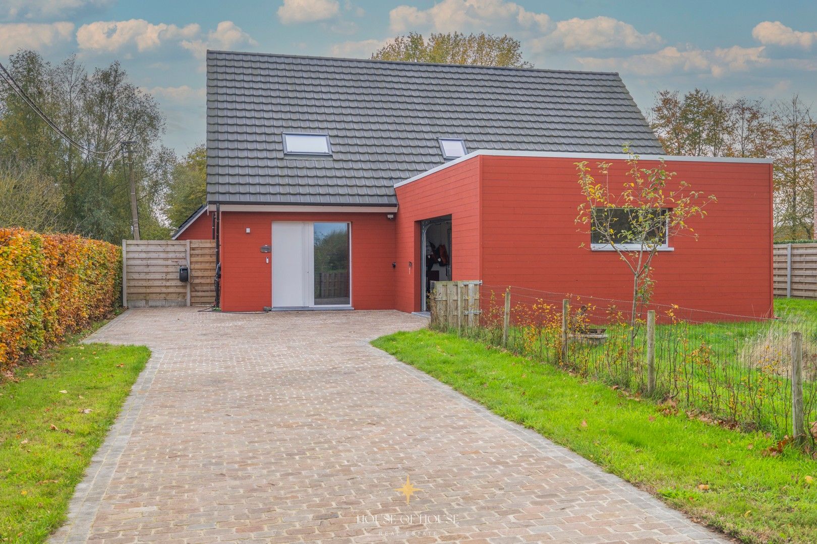 Scandinavisch geïnspireerde passiefbouw villa met natuurlijke tuin en innovatieve topafwerking foto 25