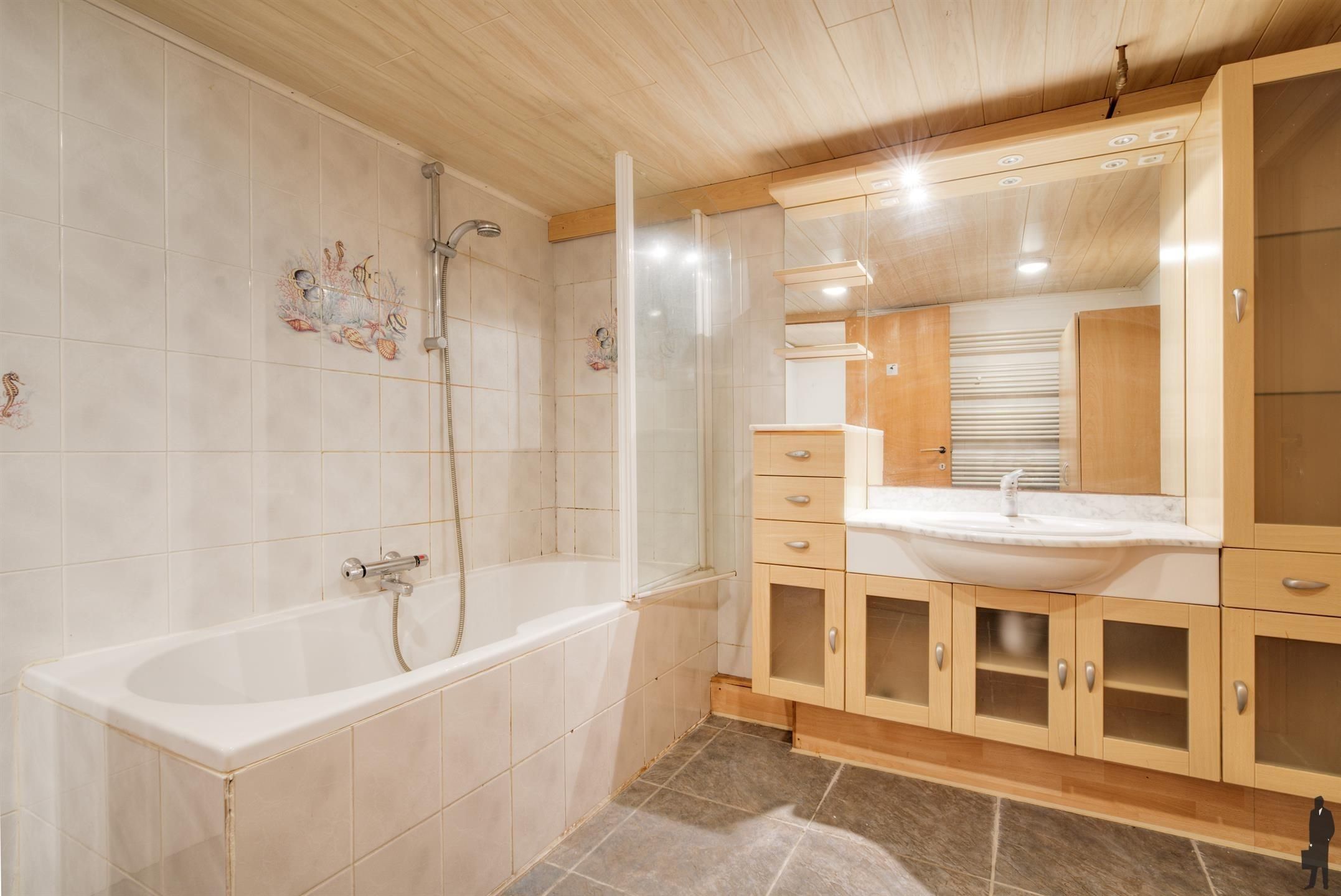 Te renoveren woning, ideaal als opbrengsteigendom. foto 12