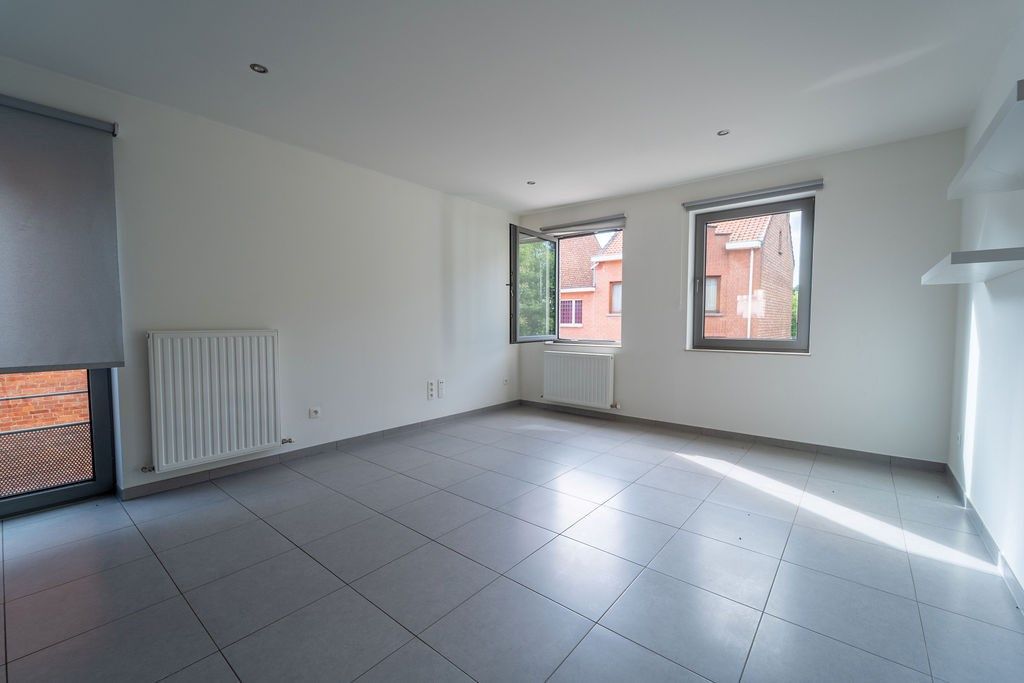 GUNSTIG GELEGEN 2 SLAAPKAMER APPARTEMENT 94 M² MET ONDERGRONDSE AUTOSTANDPLAATS EN KELDERBERGING IN HET CENTRUM VAN ZOLDER foto 3