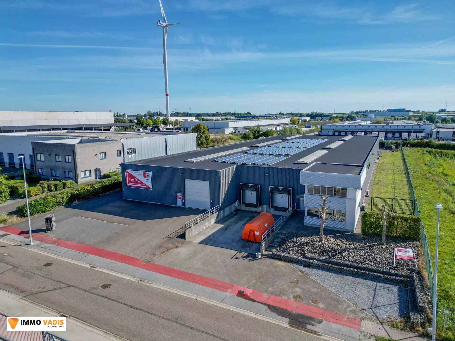 Industrieel gebouw 1500 m² op strategische locatie foto {{pictureIndex}}