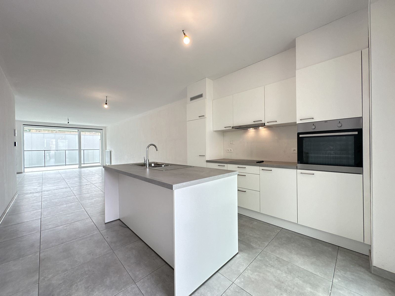 Nieuwbouwappartement met 2 slaapkamers en 2 terrassen! foto {{pictureIndex}}