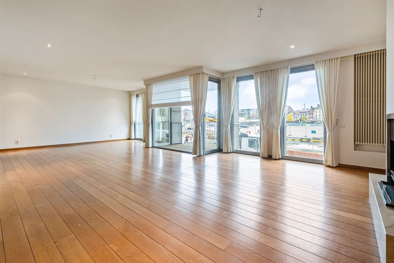 Riant appartement met zicht op Grote Markt te Sint-Niklaas foto 5