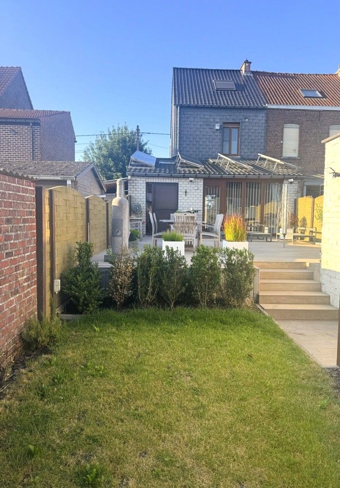 Verrassend ruime woning met achteringang met privéparkeerplaatsen foto 30