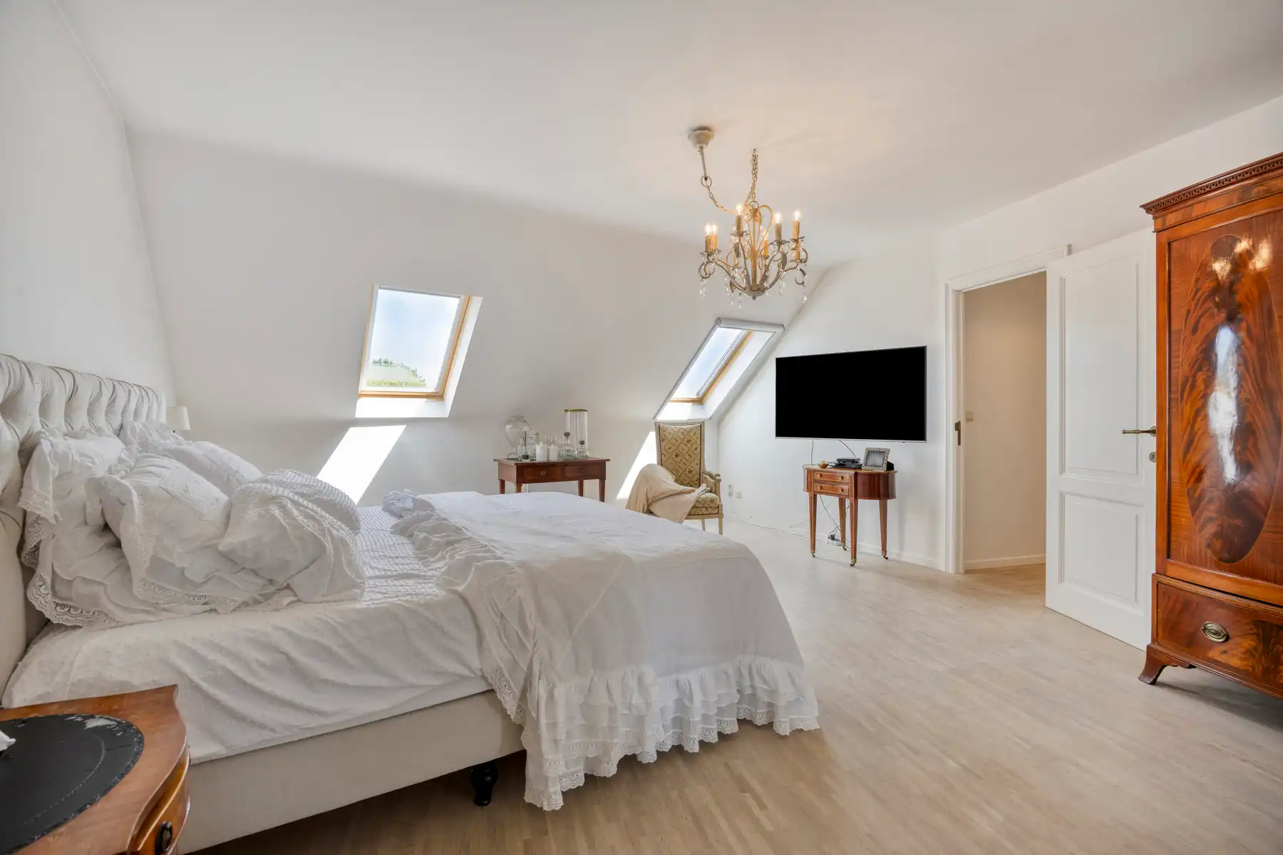 Luxueus en ruim 4 slaapkamerappartement op centrale ligging foto 18