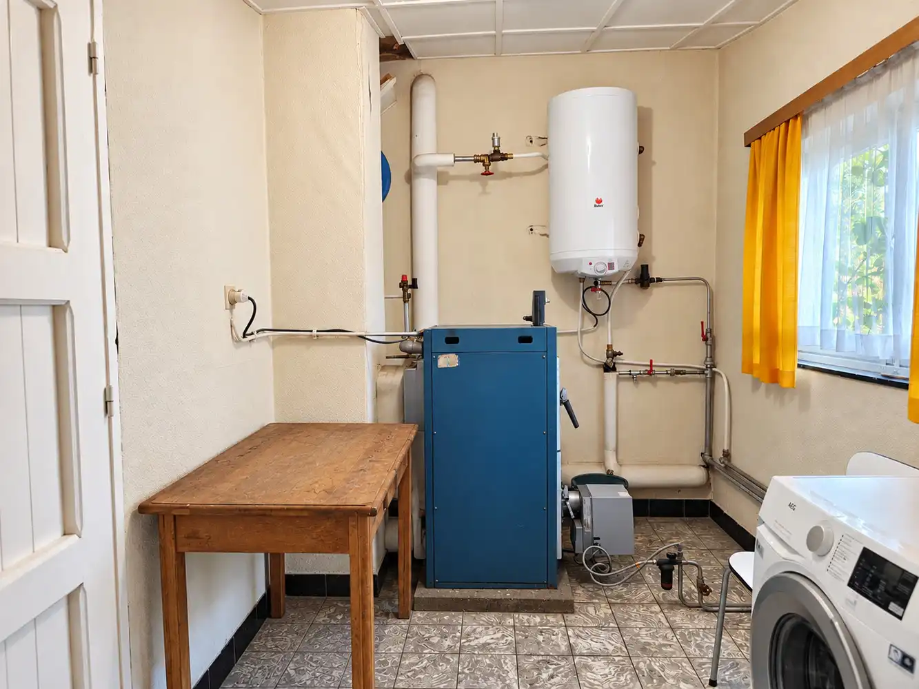 Charmante, te renoveren woning met veel potentieel gelegen in het prachtige Neerharen foto 20