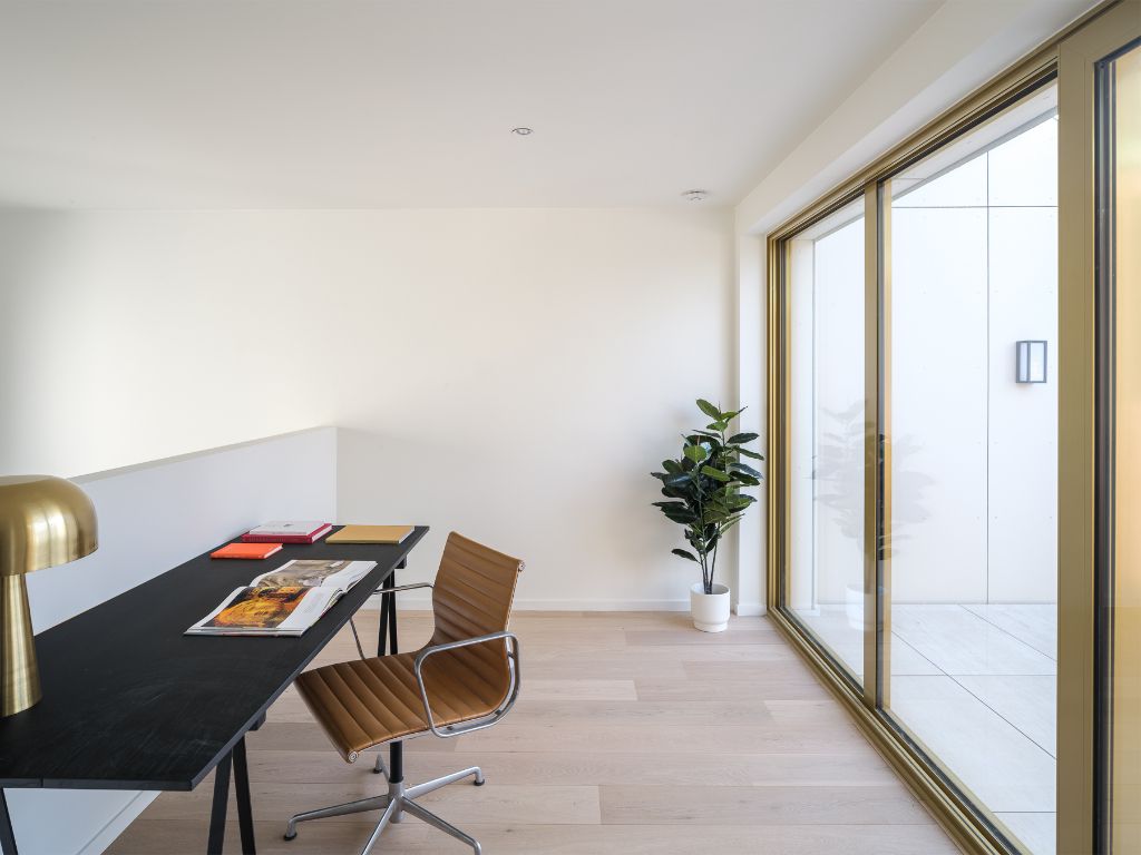 Architecturale nieuwbouw ‘townhouse’ met zicht op het water en meerdere terrassen foto 21