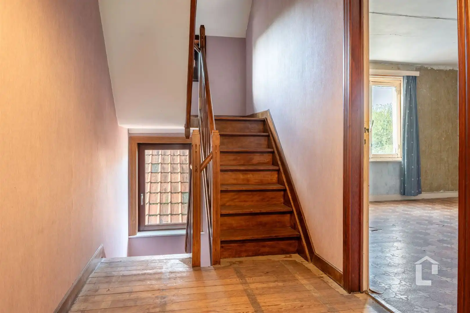 Te renoveren rijwoning met veel potentieel foto 11