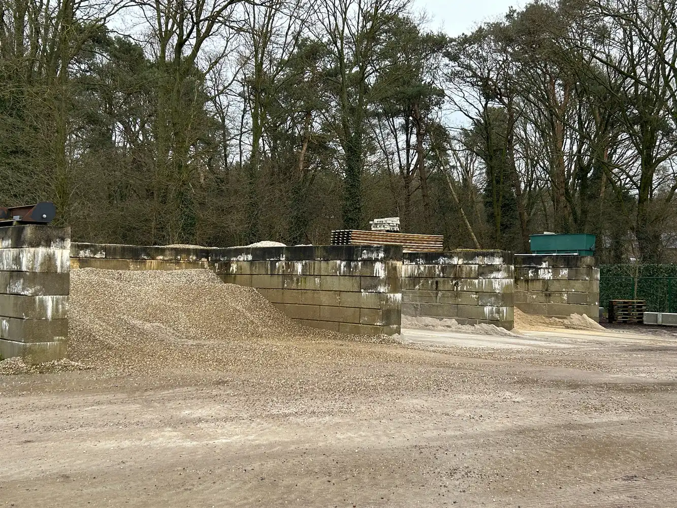 BEDRIJGSPANDEN MET KANTOREN EN MACHINES EN ROLLEND MATERIEEL foto 20