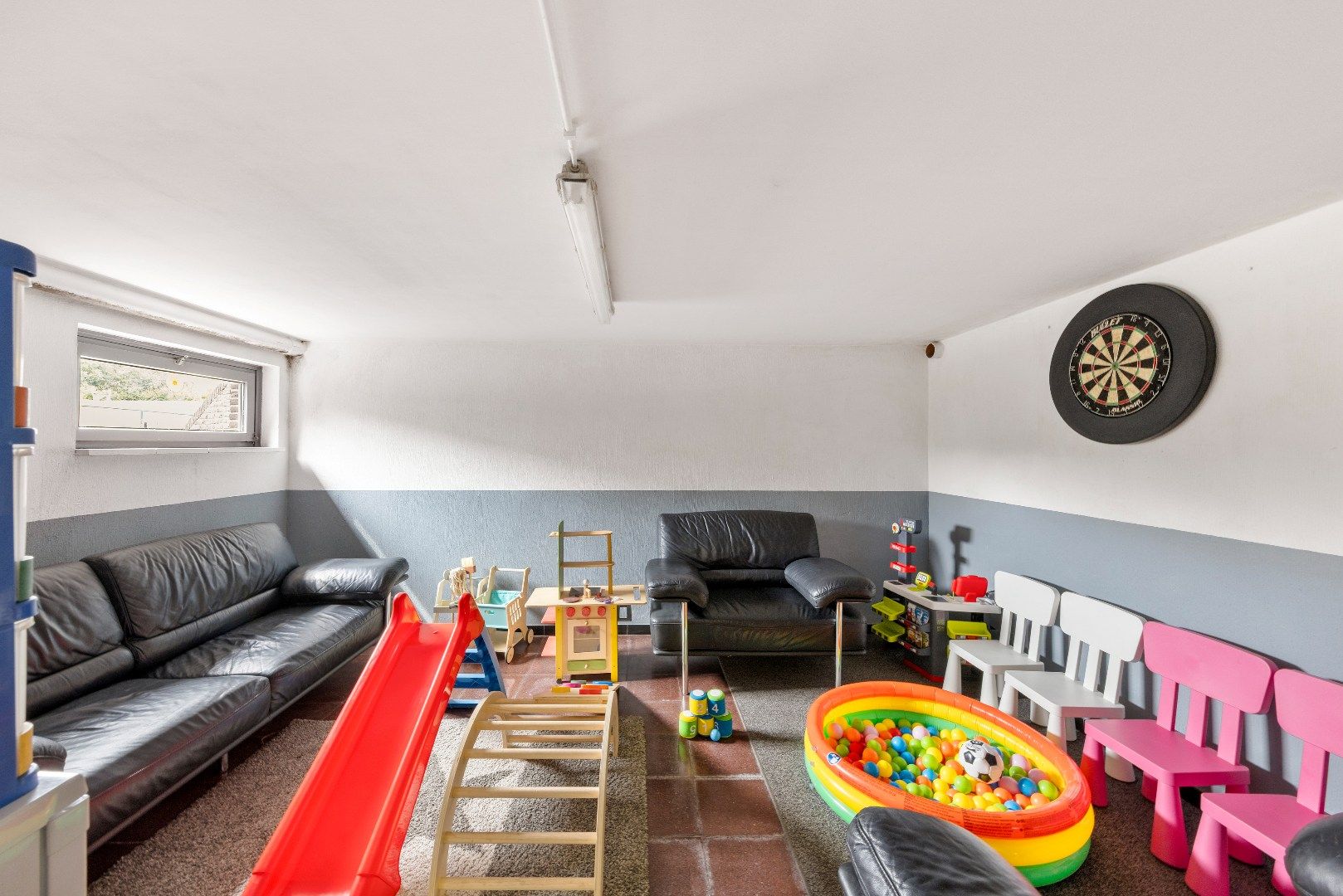 Ruime woning met 3 slaapkamers, ruime tuin en garage. foto 18