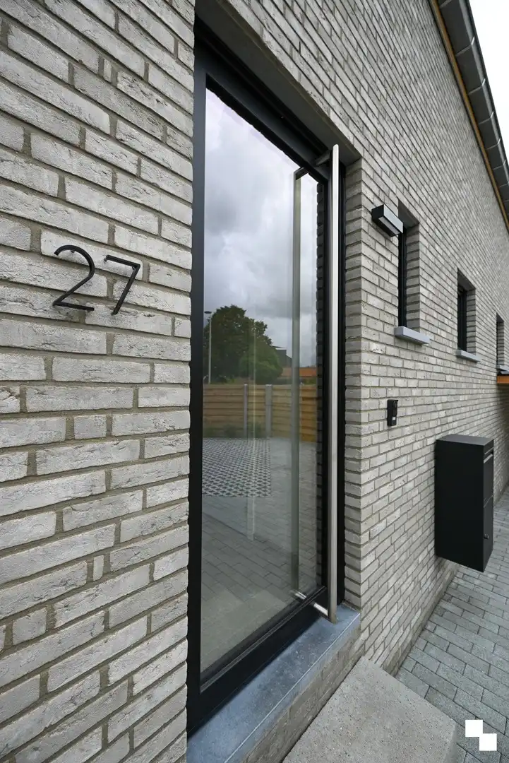 Uitzonderlijk ruime nieuwbouwwoning te Izegem foto 3