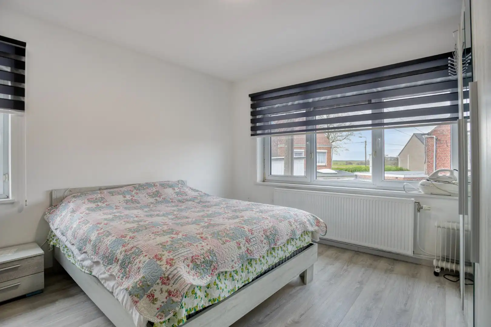 Rustig gelegen, vernieuwde woning met 4 slaapkamers en grote tuin foto 12