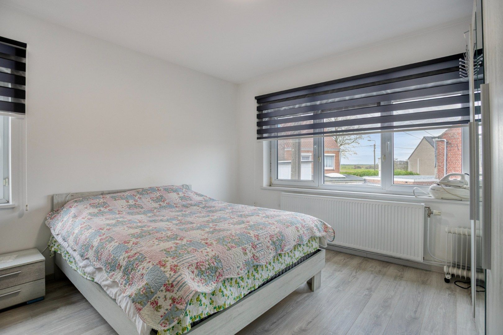 Rustig gelegen, vernieuwde woning met 4 slaapkamers en grote tuin foto 12